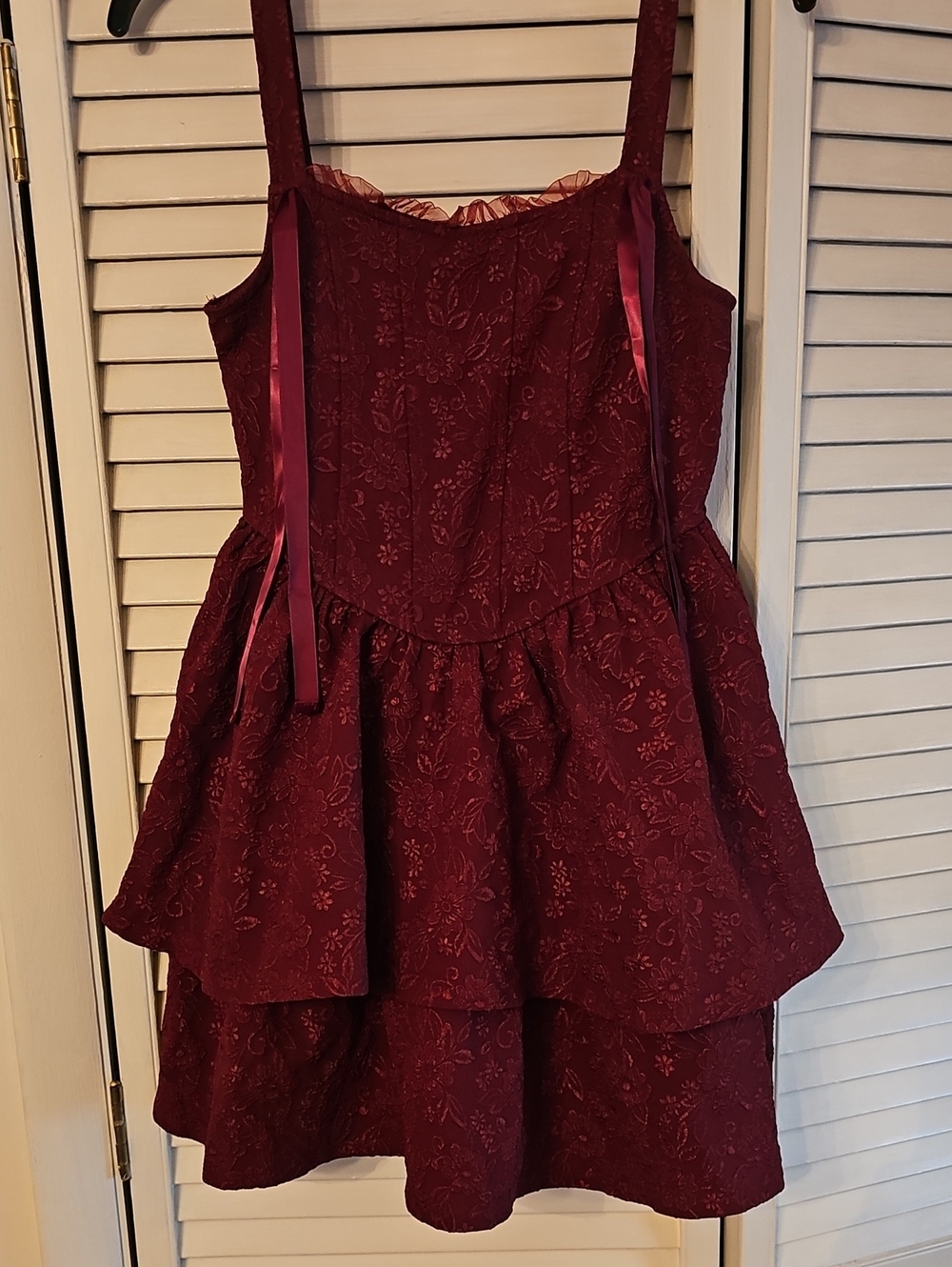 Ladies Sz SM DARK BURGANDY FLORAL EMBOSSED 2 TIER FUN DRESS